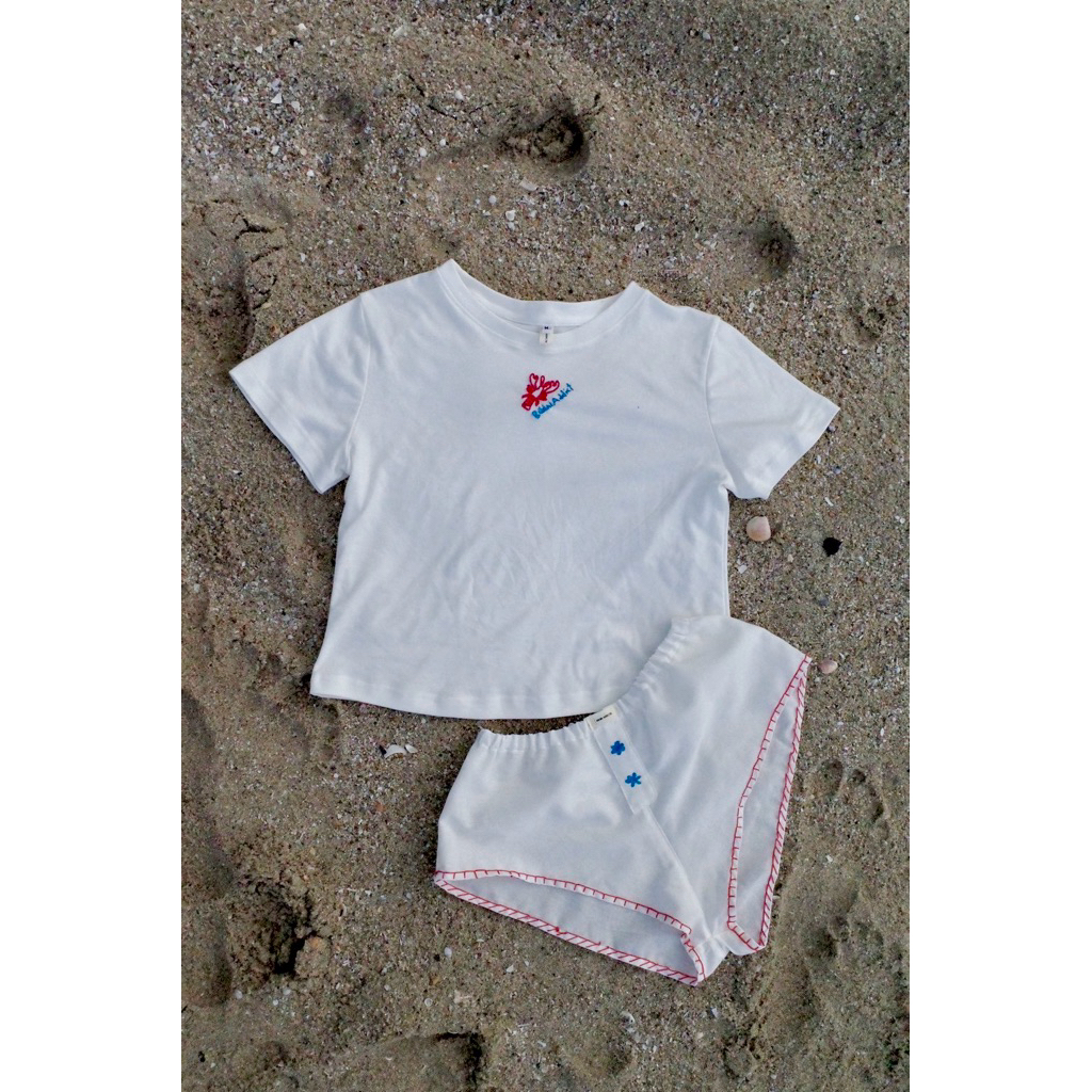 Lobster t-shirt 🦞 + Daisy short pants 🌼