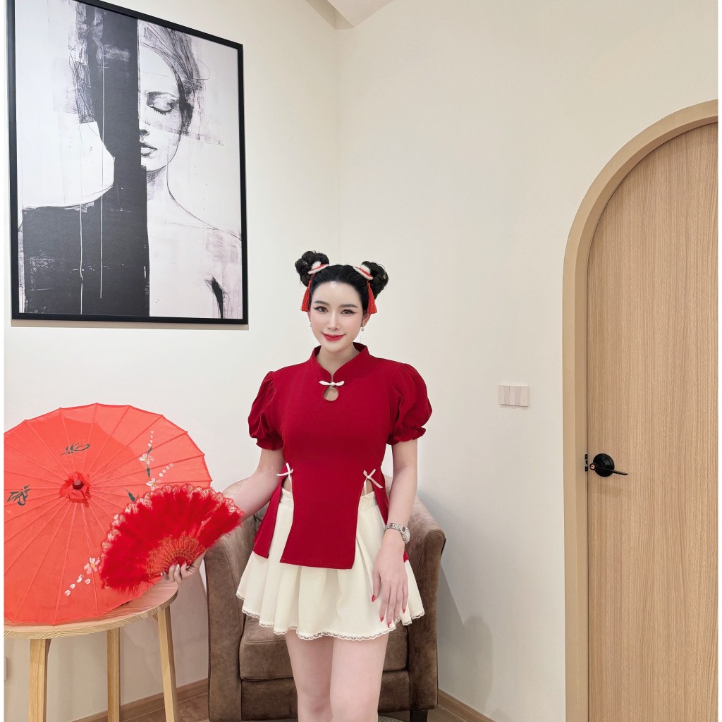 สินค้าพร้อมส่ง ( เฉพาะเสื้อ )เสื้อตรุษจีน ผ้าวูลเวฟคอจีนติดกี่เพ้าอกทรงหยดน้ำแขนตุ๊กตาผ่าหน้าแต่งโบว์พร้อมสายผูกเอวA5912