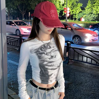Kitty พร้อมส่ง🐱เสื้อยืดรัดรูปผู้หญิง Y2Kเสื้อครอปท็อป แขนสั้นคอกลอน Croptop พิมพ์น้องแมว ผ้ายืดใส่สาย สวาอ้วนใส่ได้