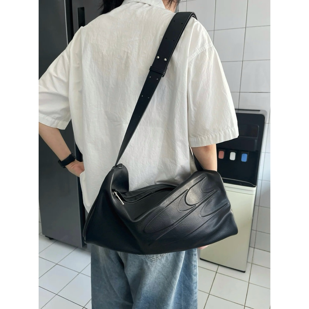 CryingCenter TH กระเป๋าหนังสะพายข้าง/ครอสบอดี้ Toaster Bag poop