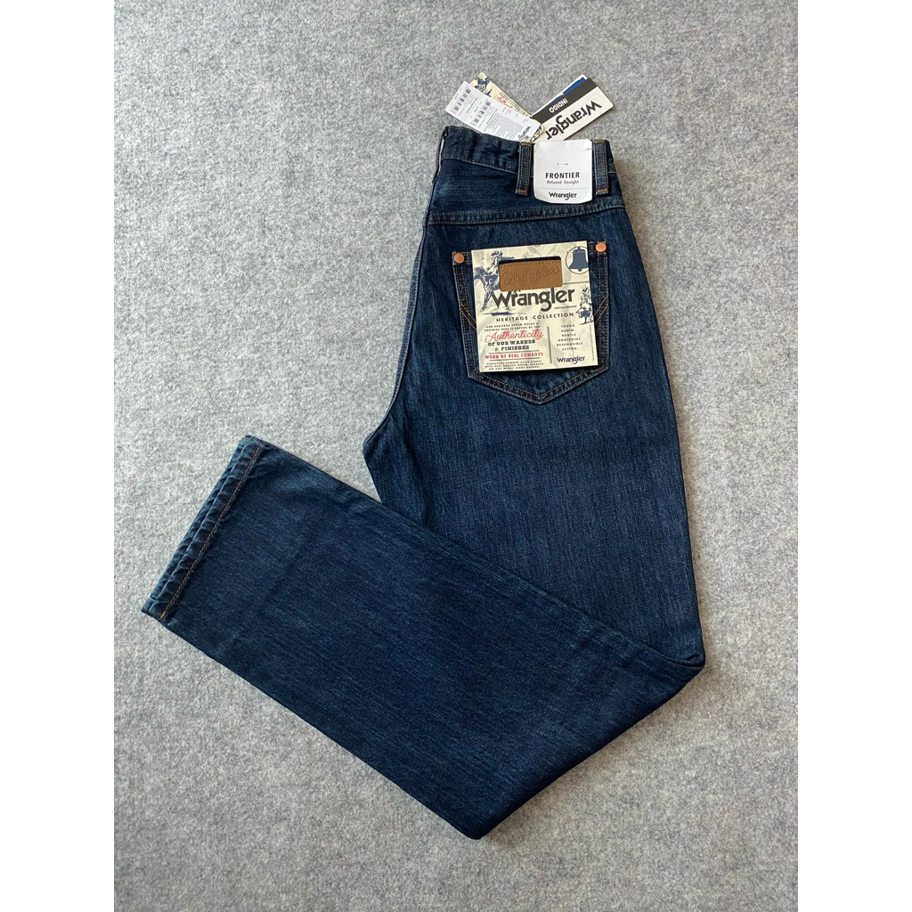 wrangler ยีนส์ผู้ชาย เอวกลาง ทรงกระบอกใหญ่ ผ้าไม่ยืด ใส่สบาย ของแท้ ราคาป้าย 2790 บาท