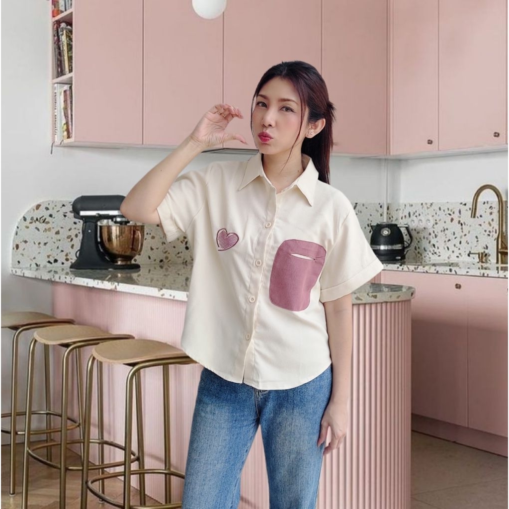 เสื้อเชิ้ตแขนสั้น ผ้าคอตตอนผสมโพลีฯ เนื้อหนานุ่มปักลายหัวใจ และกระเป๋าเจาะ(ภาพถ่ายจากสินค้าจริง) - รูปที่ 2