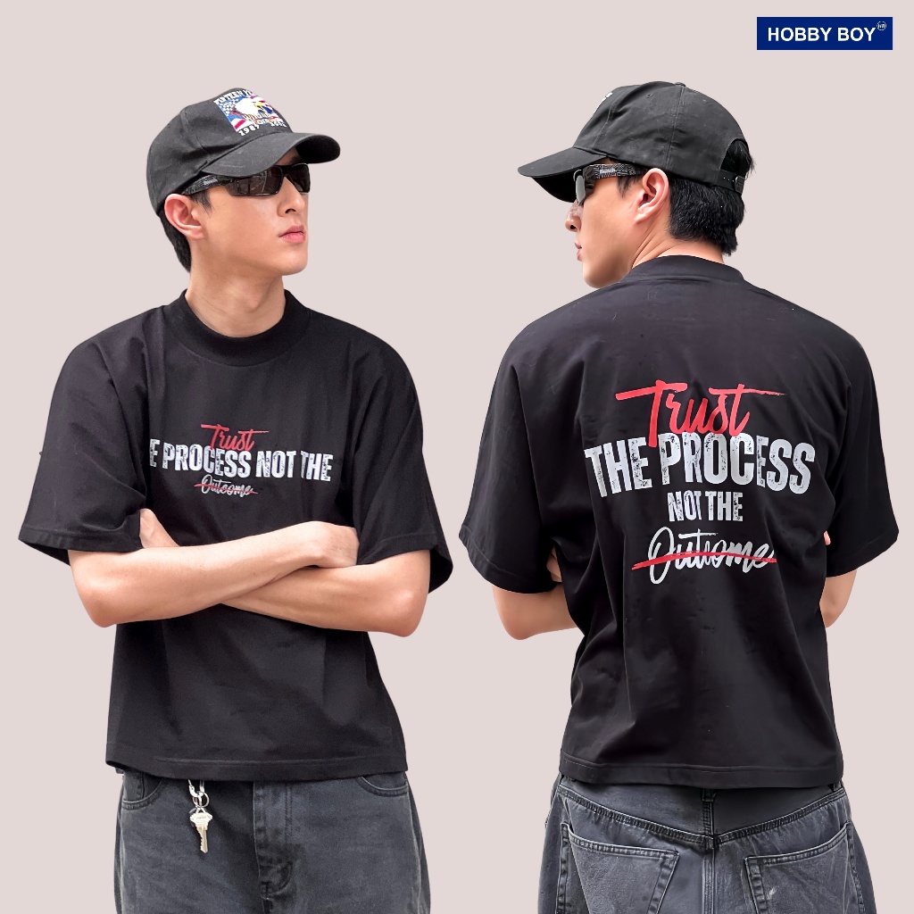 HOBBY BOY - ( BOXY คอฟิต ) THE PROCESS สี ดำ เสื้อยืด Boxy Unisex