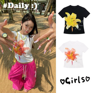 STR พร้อมส่ง🌺เสื้อยืดแขนสั้นสีขาว เสื้อรัดรูปคอกลม พิมพ์ลายด…