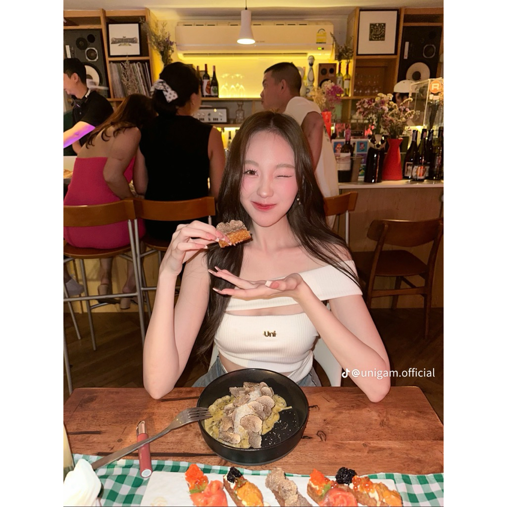 ขายแล้ว 😍used like new ส่งต่อเสื้อคนสวยขา เสื้อมือสอง มือ2 แบรนด์ig ไอจี 🥰 ella top unigam 2 สี I’m