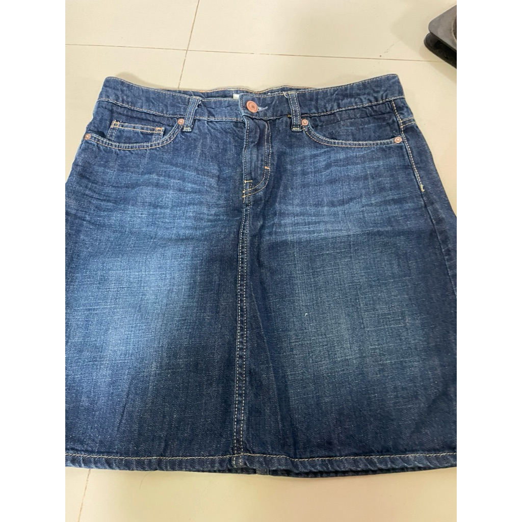 กระโปรงยีนส์สั้น  size 8 us