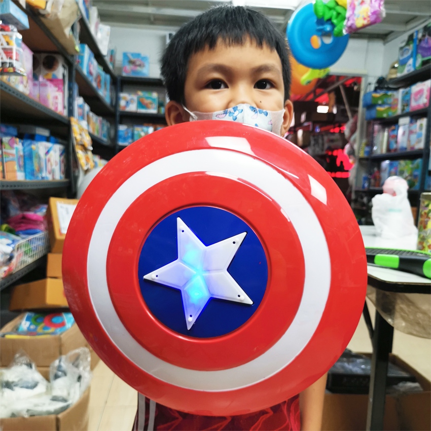 PACKTOY โล่ของเล่น โล่ โล่กัปตันอเมริกา มีเสียงไฟกระพริบ พร้อมถ่าน 2137-1