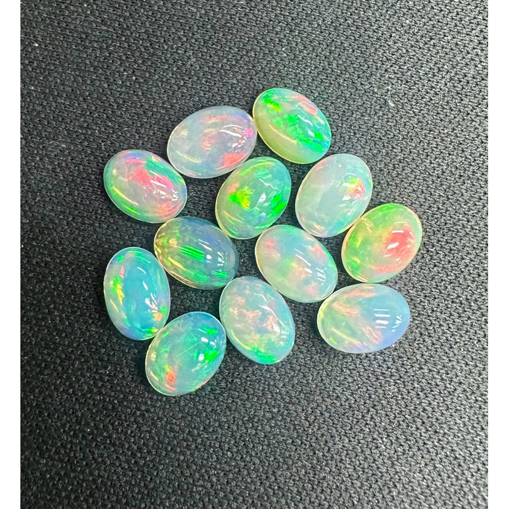โอปอลสีขาว ทรงรี ขนาด 7×5 มม. อัญมณีธรรมชาติ 100% white opal 7x5mm oval shape 100% natural gemstone