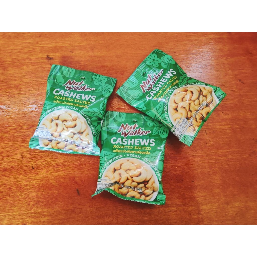 เม็ดมะม่วงหิมพานต์อบเกลือ Nut Walker 15 กรัม