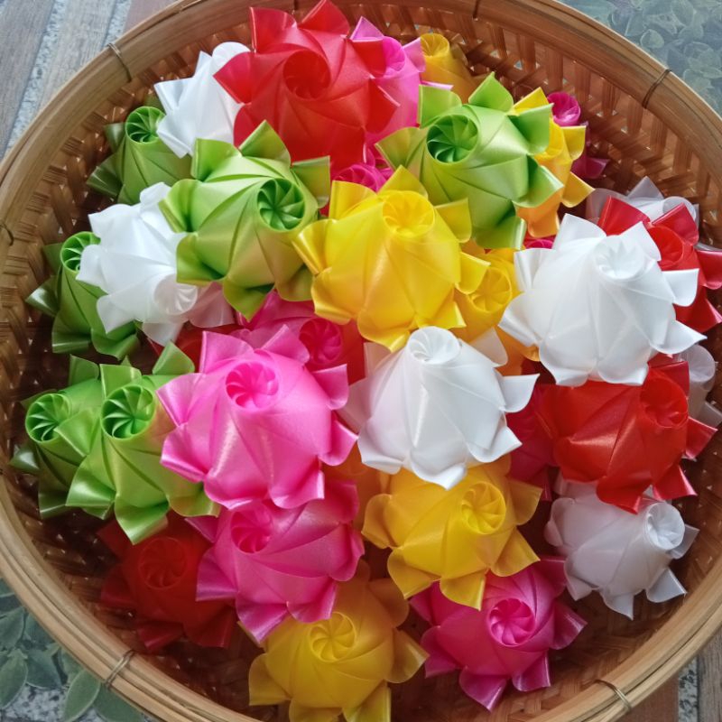 ดอกบัวบูชา คละสี โปรยทาน ตัวเปล่า (1ชุด 50 ชิ้น 150 บาท )