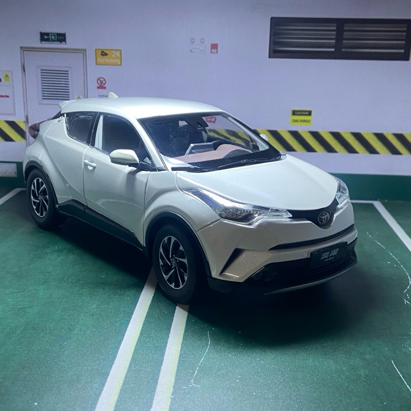 โมเดลรถเหล็ก Toyota IZOA (C-HR) สเกล 1:18