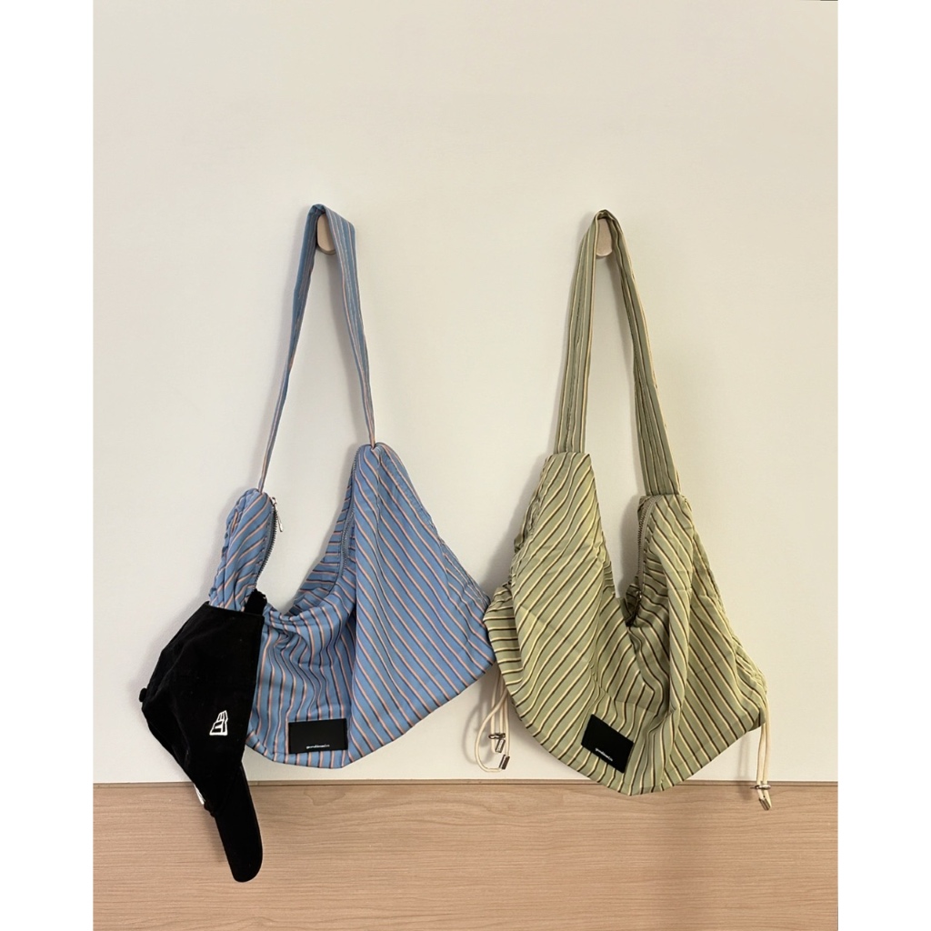 gimmeblessed.co — toast bag (กระเป๋าผ้าคอตตอน/ มี 2 สี/ ใส่ macbook & ipad ได้)
