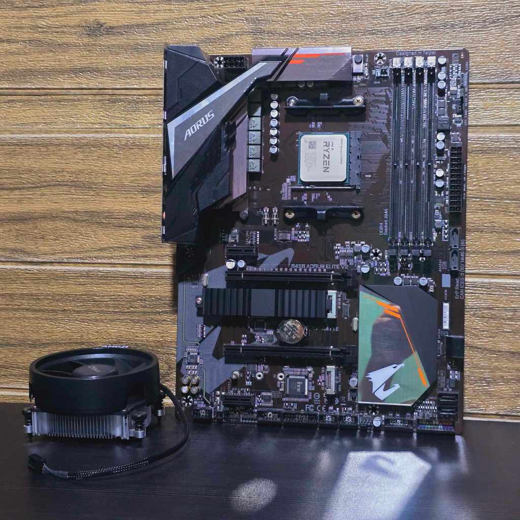 CPU AMD RYZEN 5 5600X 6C/12T + GIGABYTE B450 AORUS ELITE (AM4) (ATX) มือ2 ใช้งานปกติ