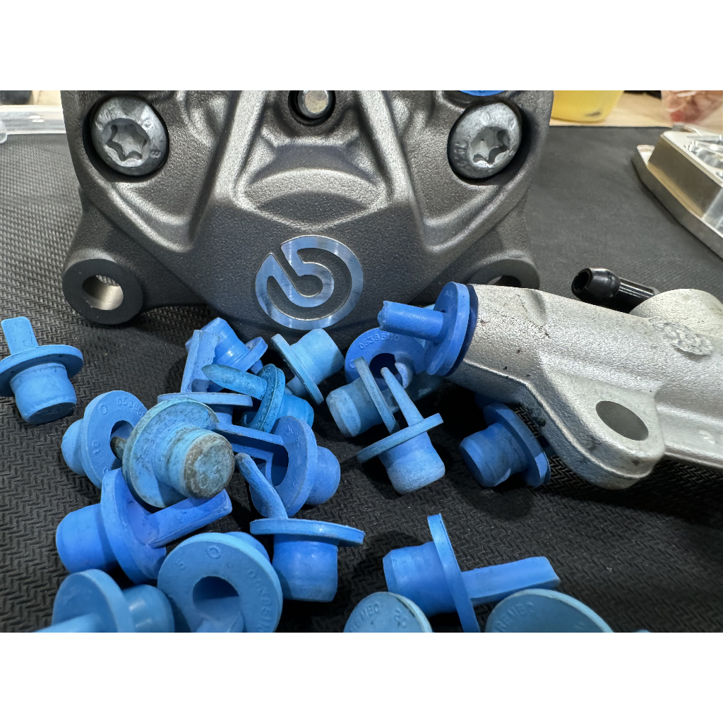 Brembo จุกยางอุดน้ำมัน สีฟ้าของแท้มือสอง