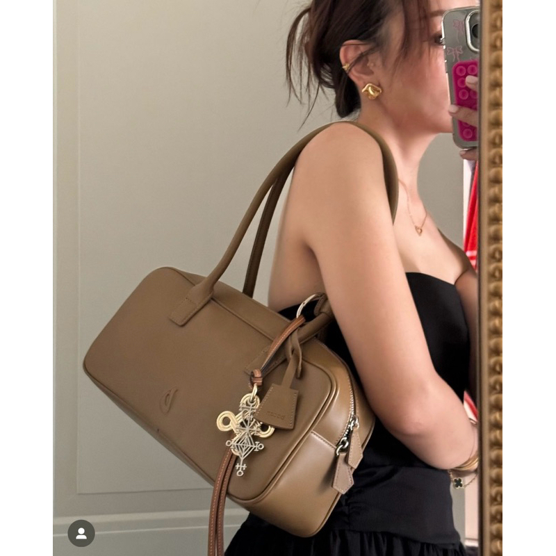(ใช้โค้ด 20% เหลือ‼️2,320฿-3,250฿‼️)New!! Baconandpie Truck Bag สี Mocha, Limited Suede