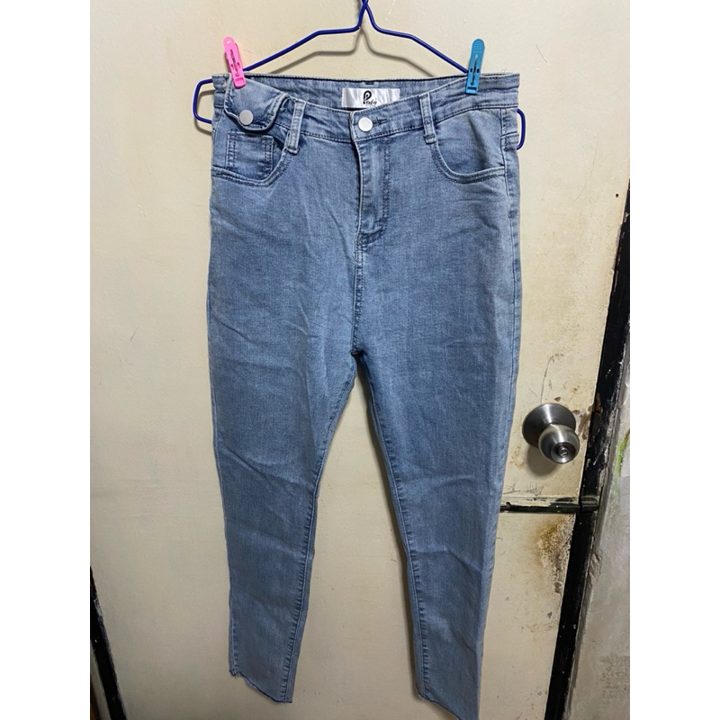 ส่งต่อกางเกงยีนส์ pradap