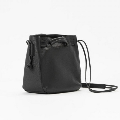 กระเป๋าหนังแท้ รุ่น Clyde Cloud xs สีดำ ยี่ห้อ alandco.store มือสอง