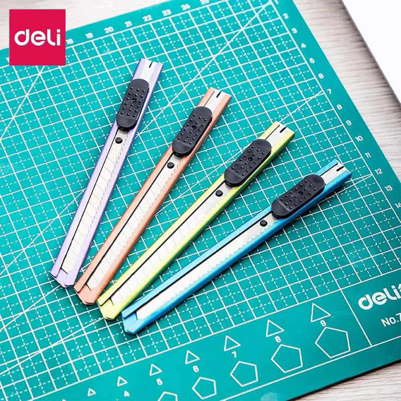 Deli 2066คัตเตอร์เหล็ก รุ่นประหยัด รุ่นมินิ คัตเตอร์น่ารัก หัวใจ แมว สีหวาน สีสวย สดใส