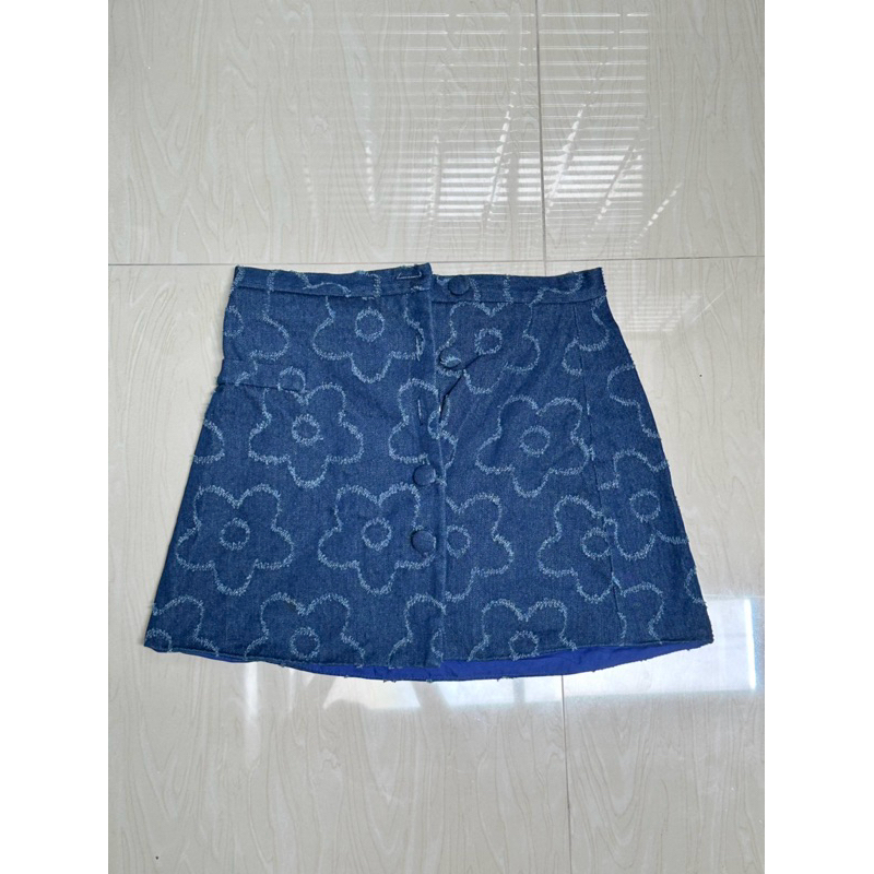 [used] กระโปรงยีนส์ nicharis