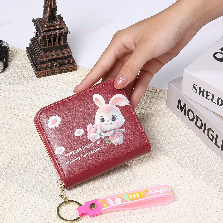 กระเป๋าสตางค์ใบสั้น มีซิปใบสำหรับใส่เหรียญ มีช่วงใส่บัตรงทั้งหมด4ช่อง วัดสุด:หนังPU รุ่นใหม่！SS13