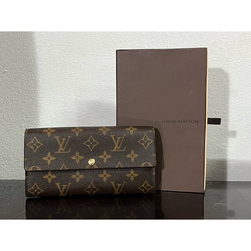 Authentic & Used : LV Sarah wallet monogram