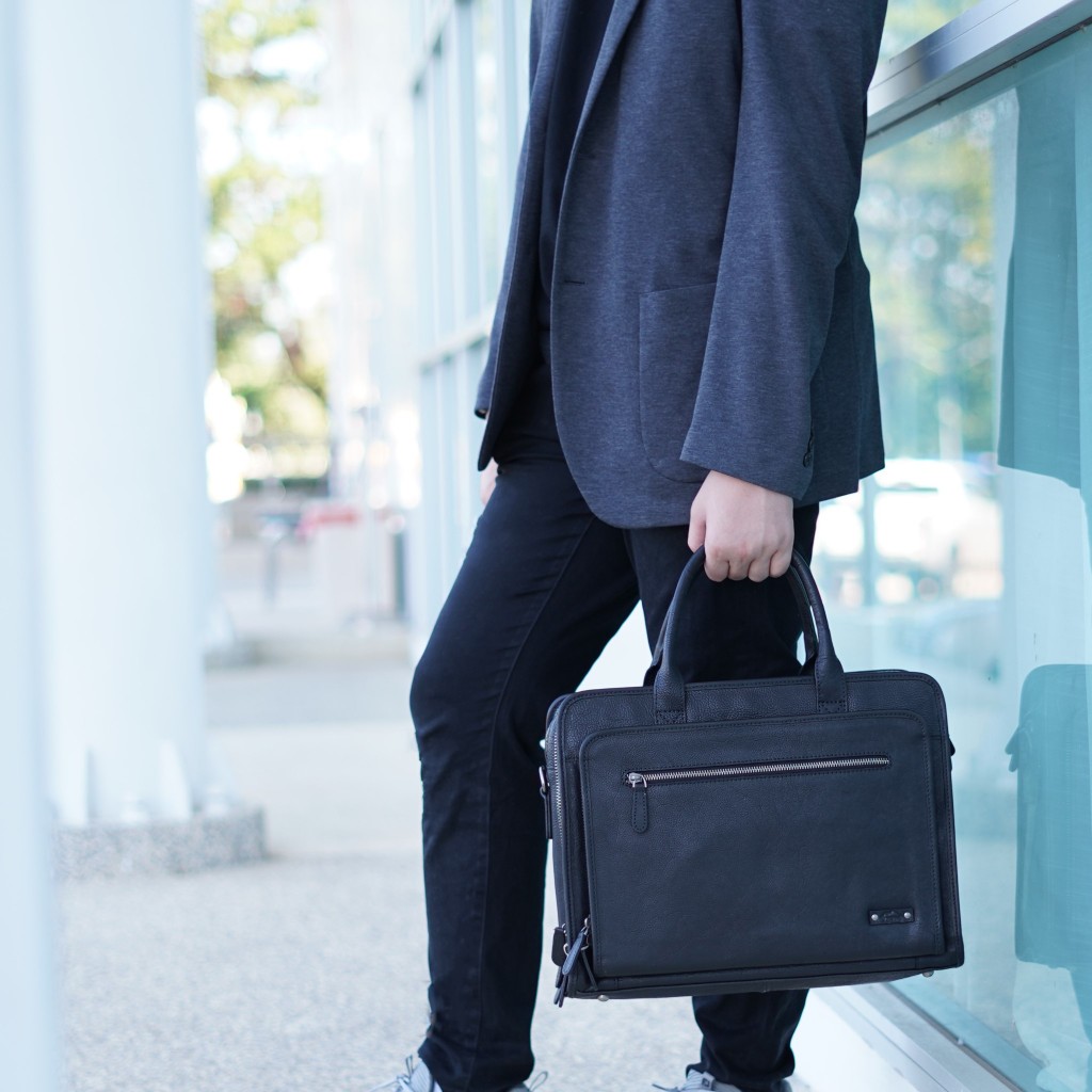 รุ่น : กระเป๋าเอกสารหนังแท้ รุ่น Hamilton B-BK-115 (messenger bag)