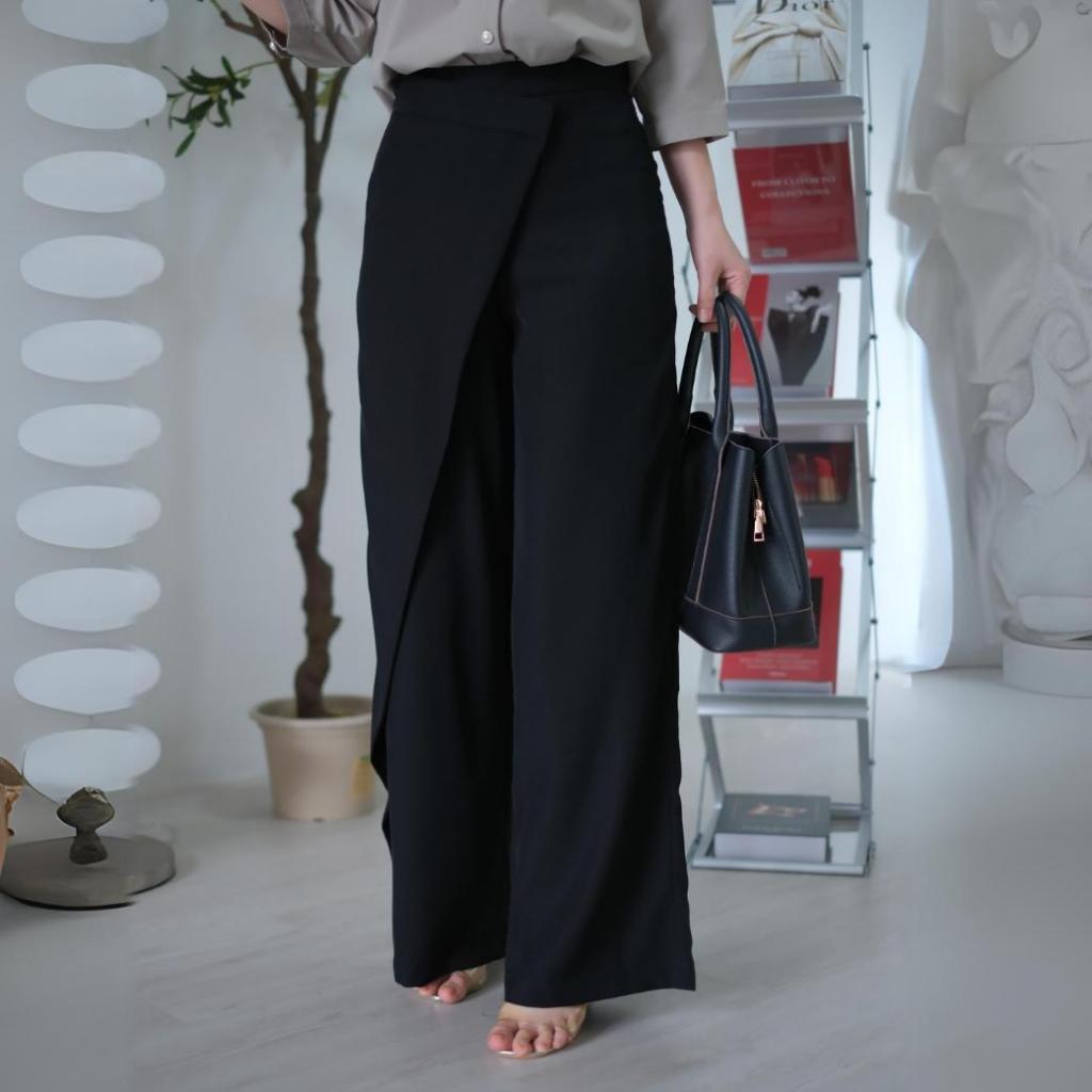 Lawyer Closet | [5381031] กางเกงขายาว แต่งชายป้ายหน้า สวย ใส่สบาย แมทช์ได้หลายลุค ตอบโจทย์วัยทำงาน สินค้ามี 3 สี ดำ/น้ำต