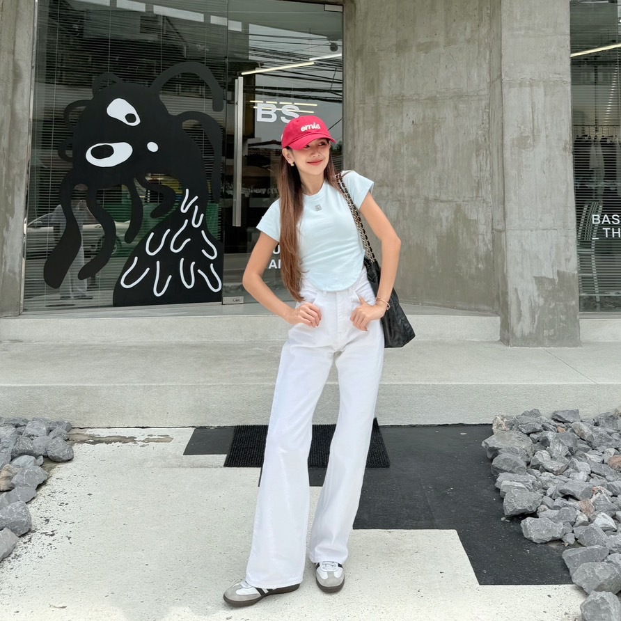 NICHARIS - กางเกงยีนส์ทรงกระบอกกลาง รุ่น Lorem Jeans รูปที่ 2