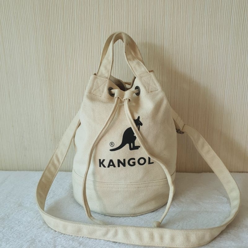 กระเป๋าผ้า Kangol สีครีม