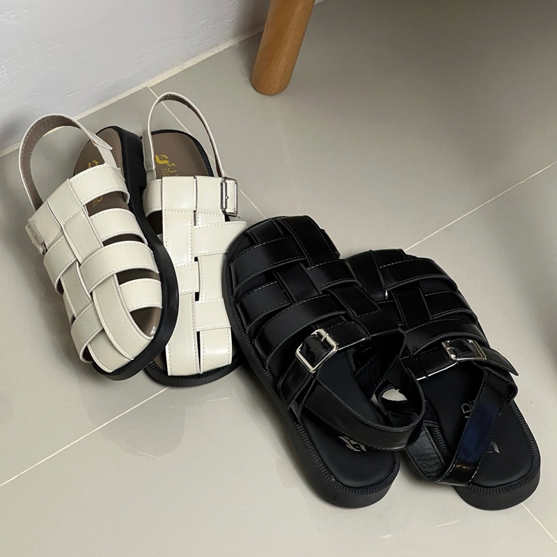 Ronnie Sandals | รองเท้าแตะหนังสานรัดส้น