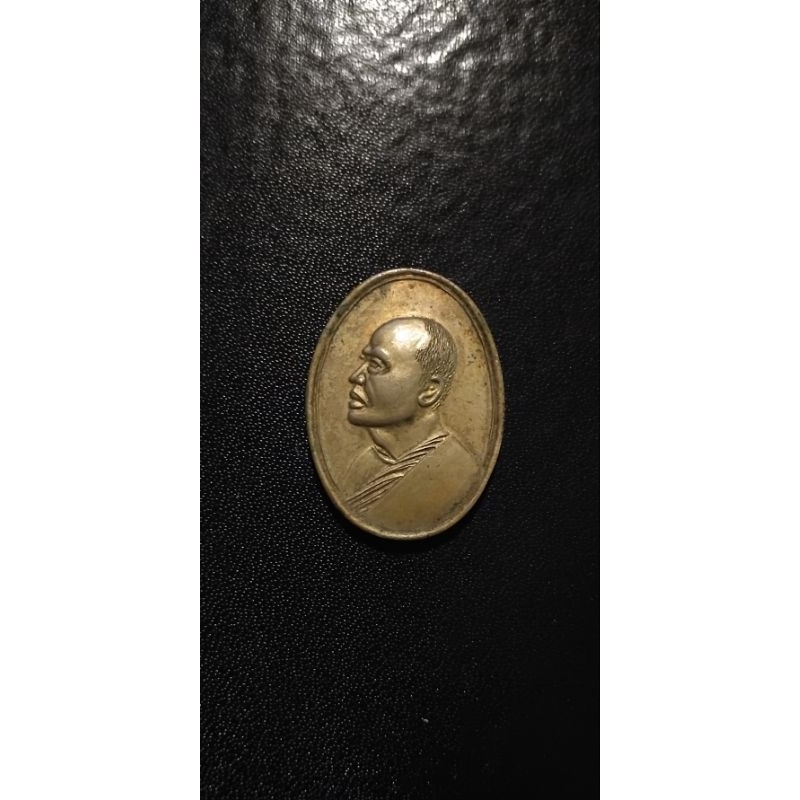 เหรียญหันข้างM16 หลวงพ่อแพ วัดพิกุลทอง จ.สิงห์บุรี จัดสร้างปี2513