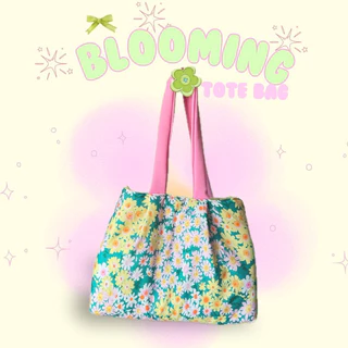 Blooming Totebag กระเป๋าผ้าลายดอกไม้นุ่มนิ่ม