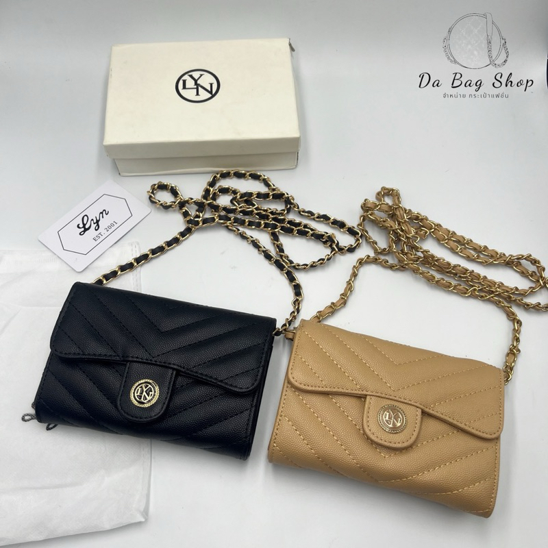 กระเป๋าสะพายข้าง มีช่องใส่นำบัตรมีช่องซิปใส่เหรียญได้ขนาด6นิวงานสวยมีอุปกรณ์ครบพร้อมส่ง