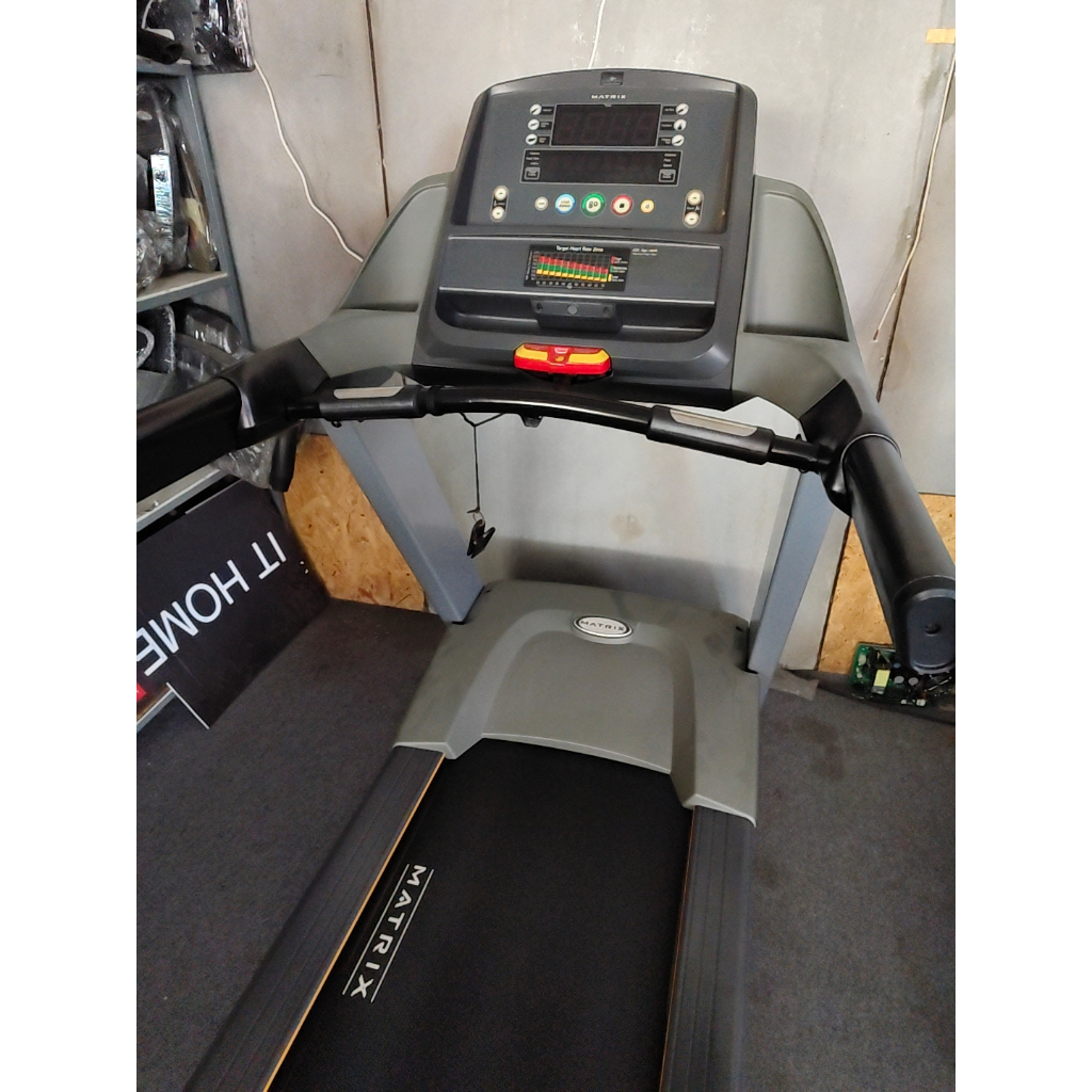-Used- Matrix T1x Treadmill