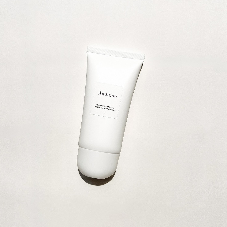 ครีมกันแดด พร้อมบำรุงผิวแลดูขาวกระจ่างใส  Niacinamide  Whitening  And  Sunscreen Protection