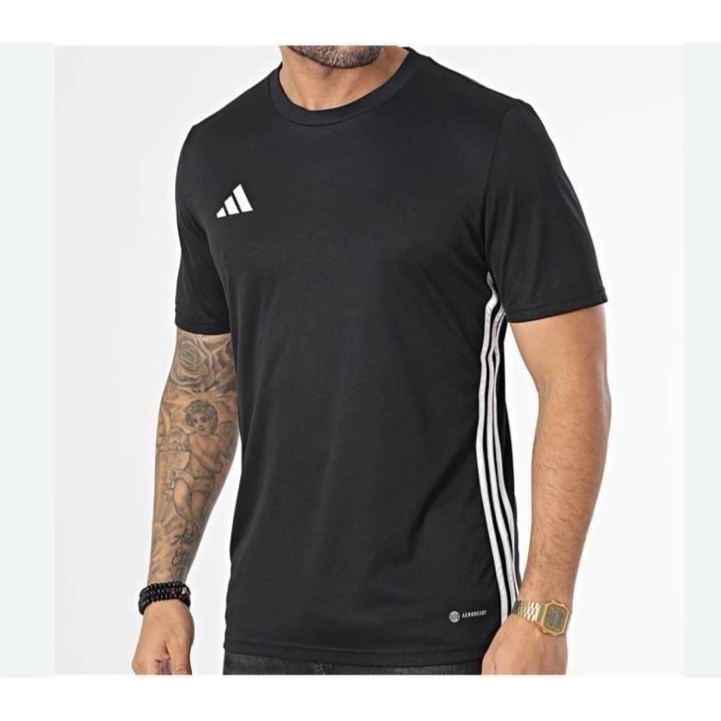 Adidas แท้ เสื้อยืดคอกลมดีเทลปักอักษรที่หน้าอก ผ้าสปอร์ตแห้งเร็ว