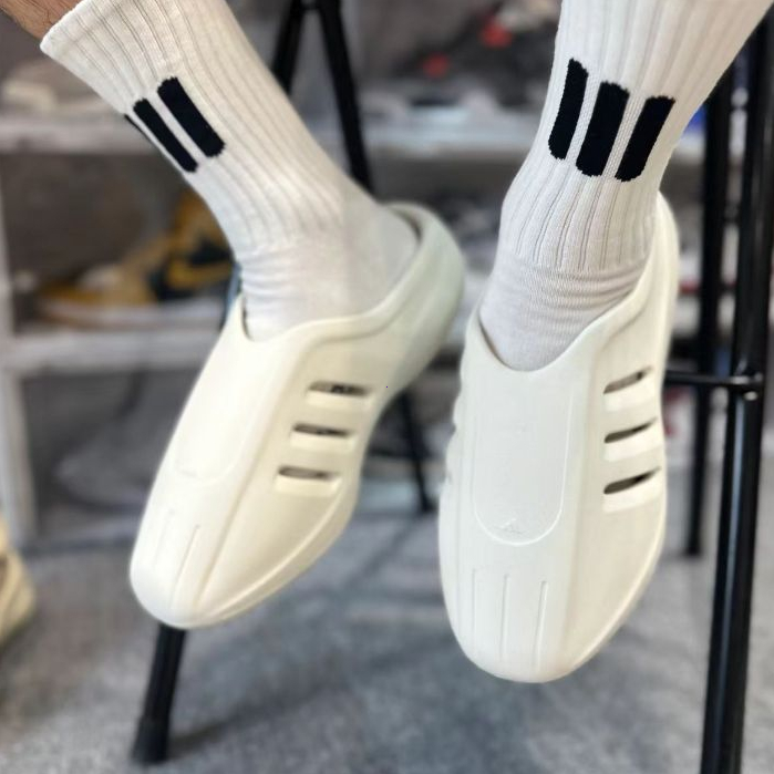 Adidas AdiFom รองเท้าแตะชาย รองเท้าแตะผู้ชายฤดูร้อนกลางแจ้งที่มีคุณภาพสูงรองเท้า รองเท้าผู้ชาย