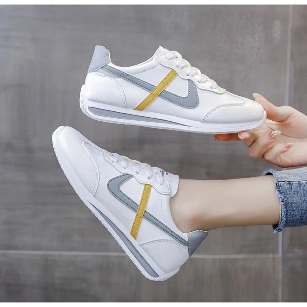 รองเท้าผ้าใบ ข้อสั้นพร้อมส่ง ดีไซน์สวยเก๋ เหมาะกับทุกสไตล์ TP456
