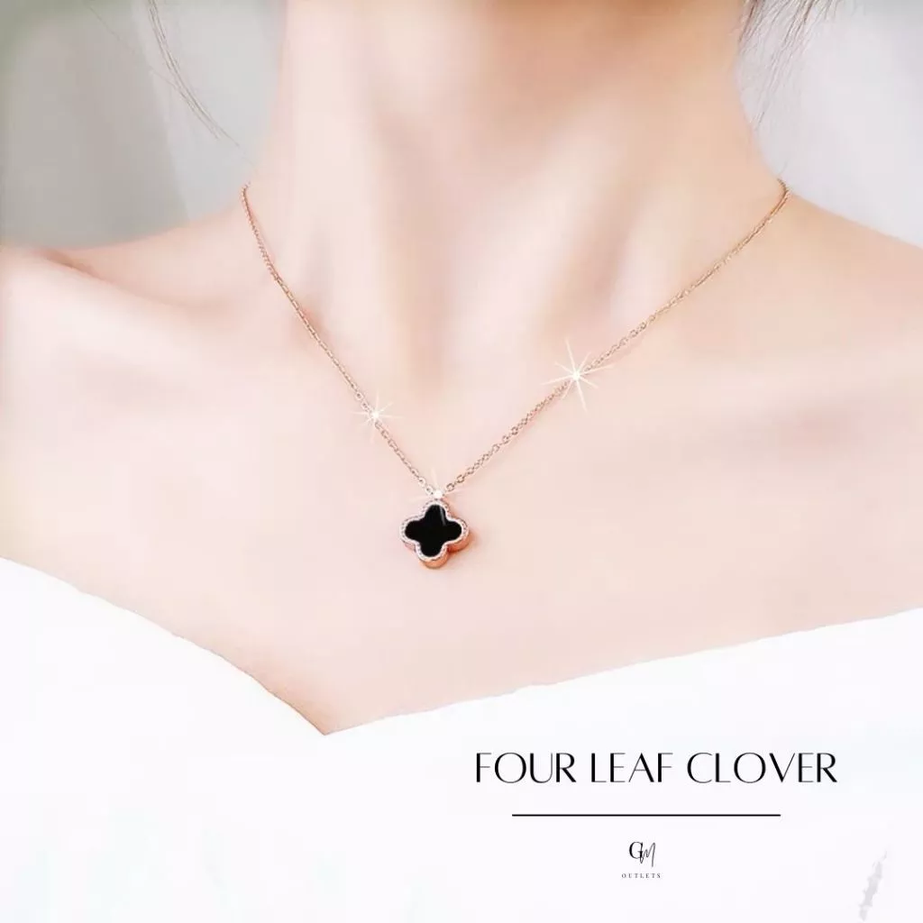OUTLETS ล้างสต็อกจากโรงงานตรง สร้อยคอ Four Leaf Clover Valentine ของขวัญ สร้อยทอง ใส่ได้ทั้งสองด้าน