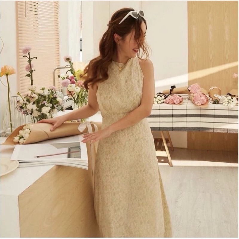 ส่งต่อเดรสยาว Lookbooklookbook (Size.XS และ S) รุ่น Emily สีเขียวอมเหลือง (used)