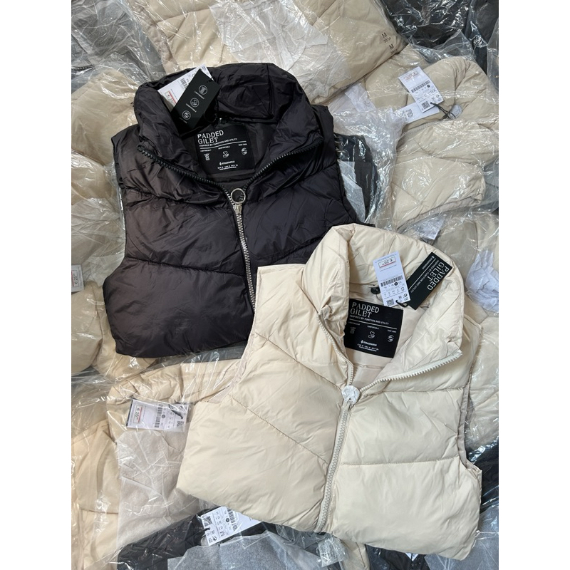 (ของแท้ ) STRADIVARIUS padded gilet เสื้อกั๊กกันหนาว ครีม/ดำ