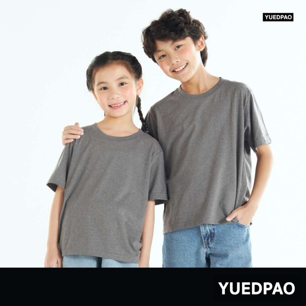 Yuedpao Kids เสื้อยืดเด็ก สีสดใส สไตล์มินิมอล ผ้านุ่ม สัมผัสเบาสบาย ไม่ย้วย ไม่หด ไม่ต้องรีด สี เทาดิน (NEW)