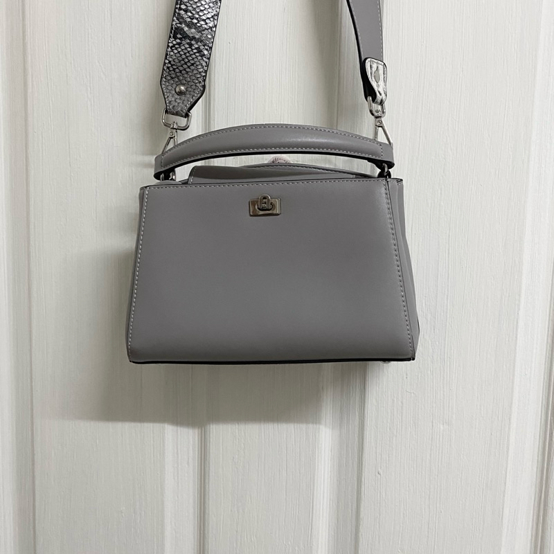 CoziiBag กระเป๋าสะพายข้าง รุ่น Sher สี Grey