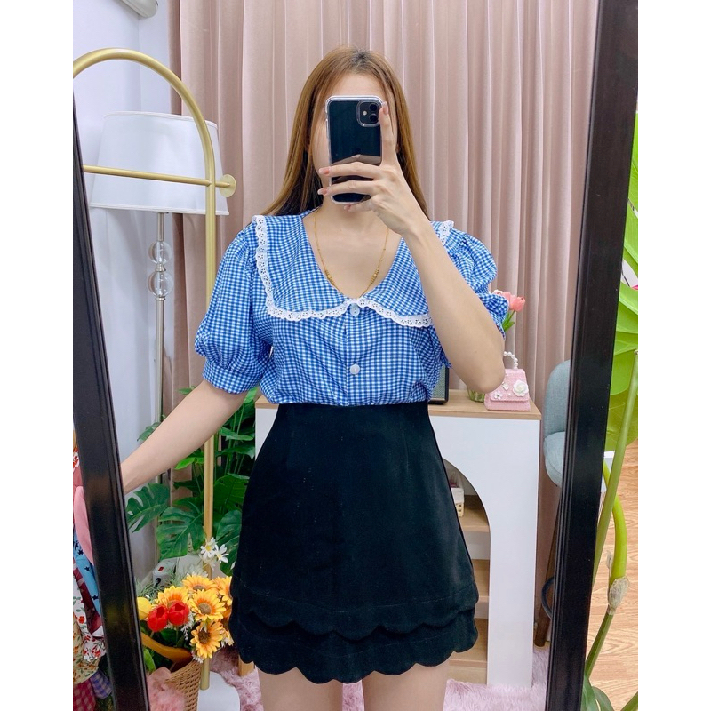 เสื้อลายสก้อตคอบัวกระดุมปกแต่งระบายลูกไม้