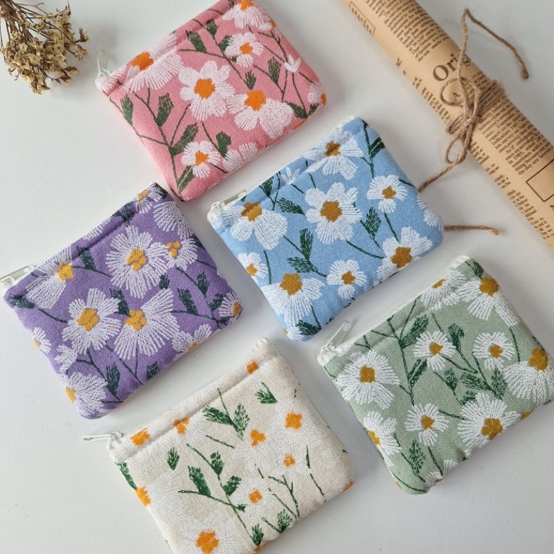 กระเป๋าซิปสี่เหลี่ยม ผ้าฝ้ายพิมพ์ลายดอกเดซี่ ขนาด 9×12 cm. ของชำร่วย ของฝาก ของแจก