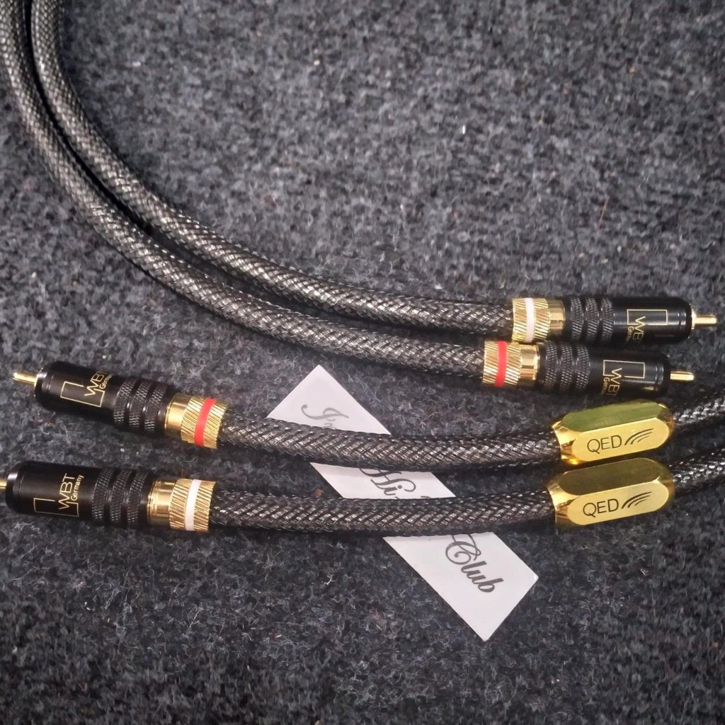 สายสัญญาณ RCA QED Signature Series   รุ่นท็อปพร้อมใช้งาน ราคาต่อ 2 เส้น สามารถเลือกความยาวได้