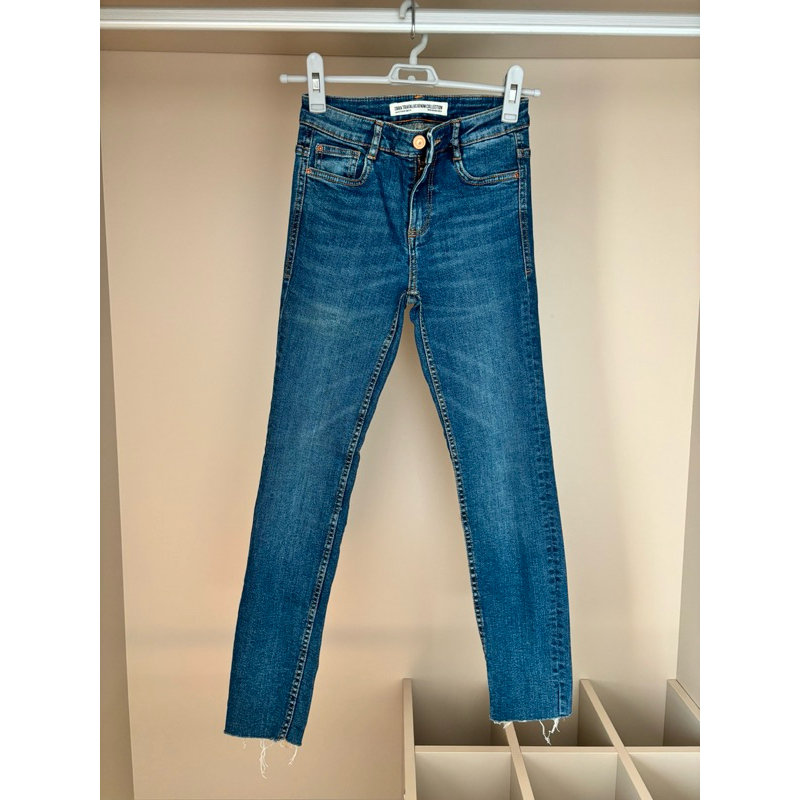 ZARA  jeans size US2 เอว24“  ใส่ครั้งเดียว 400.-