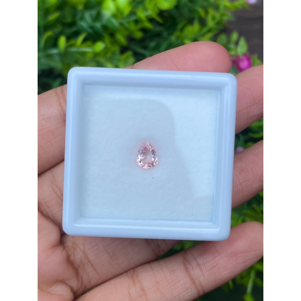 พลอย พัดพารัดชา Padparadscha Sapphire 0.97 กะรัต (Cts.) ดิบ (Unheated) พร้อมใบเซอร์ พลอยแท้ อัญมณีมง
