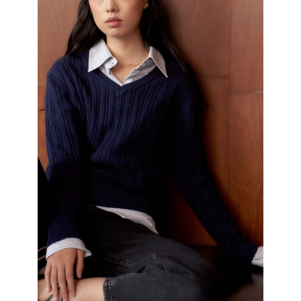 TRES Made เสื้อสเวตเตอร์คอวี V-neck Knitted Sweater