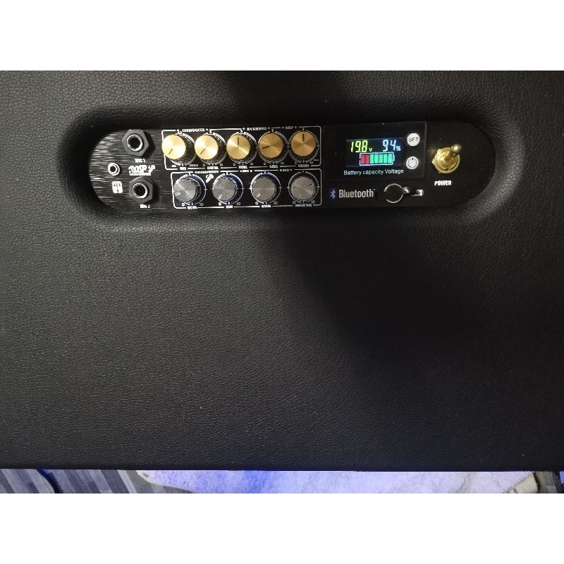 ลำโพง​บลูทูธ​ 200วัตต์​ แบนพาส6.5นิ้ว​ เสียงกลาง​ 4​ นิ้ว​ (มีคาราโอเกะ)  ไม่มีแบตเตอรี่​ ลูกค้าต้อง